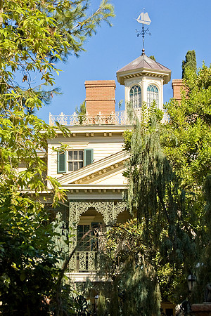 Disneyland-Haunted Mansion
